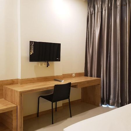 Oyo 90015 Platinum Guest House Medan Exteriör bild