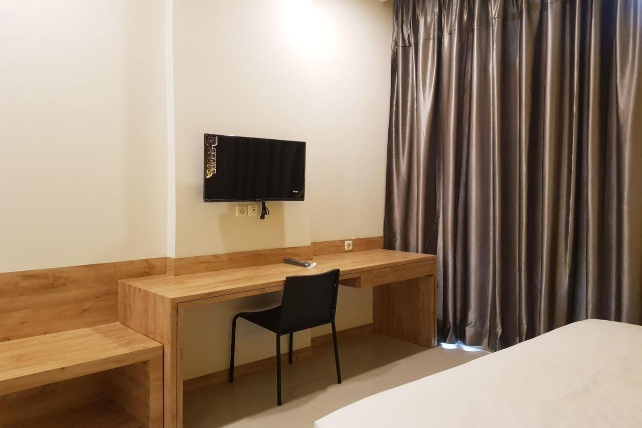 Oyo 90015 Platinum Guest House Medan Exteriör bild