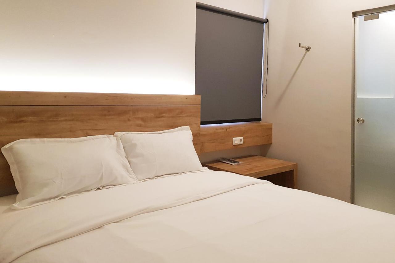 Oyo 90015 Platinum Guest House Medan Exteriör bild