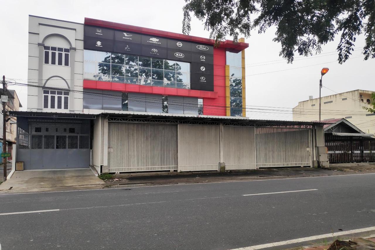 Oyo 90015 Platinum Guest House Medan Exteriör bild