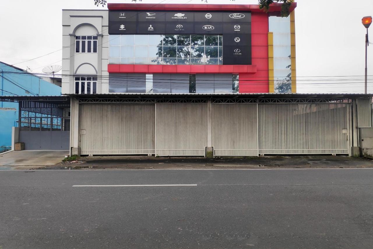 Oyo 90015 Platinum Guest House Medan Exteriör bild
