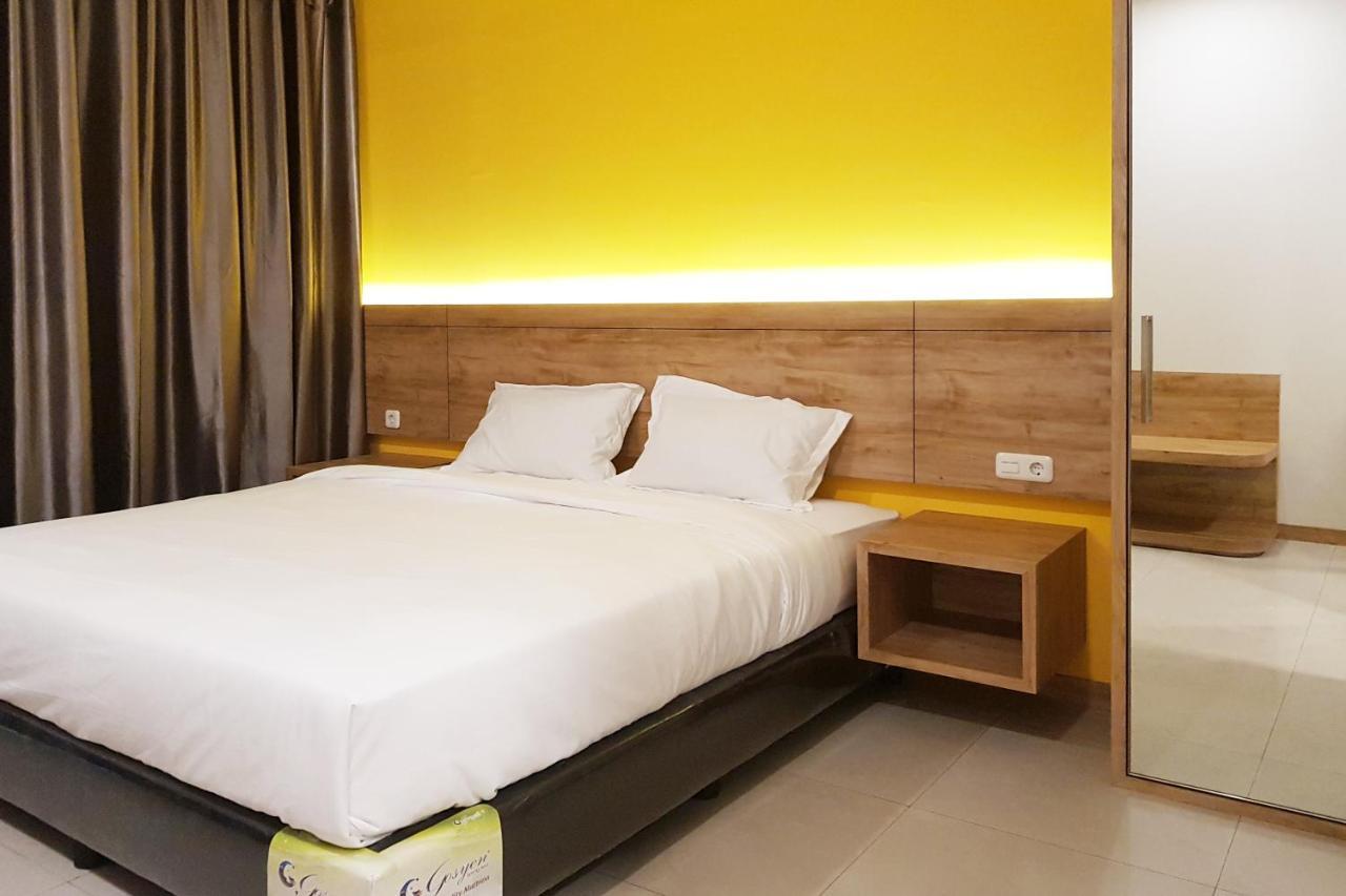Oyo 90015 Platinum Guest House Medan Exteriör bild