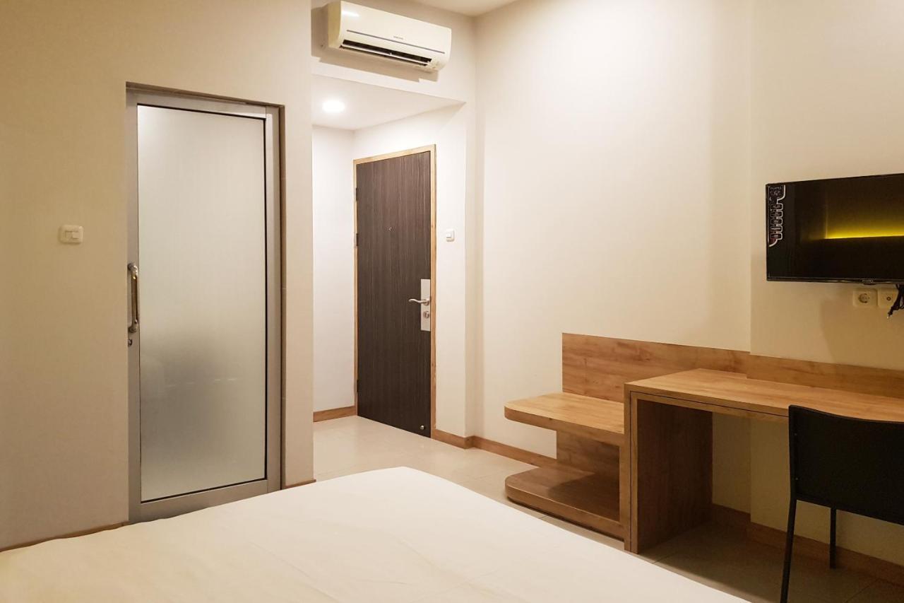 Oyo 90015 Platinum Guest House Medan Exteriör bild